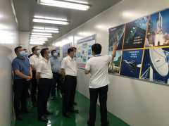<b><font color='#0000FF'>东莞市委书记肖亚非一行参观考察北京晨曦教育信息化服务有限公司半导体</font></b>